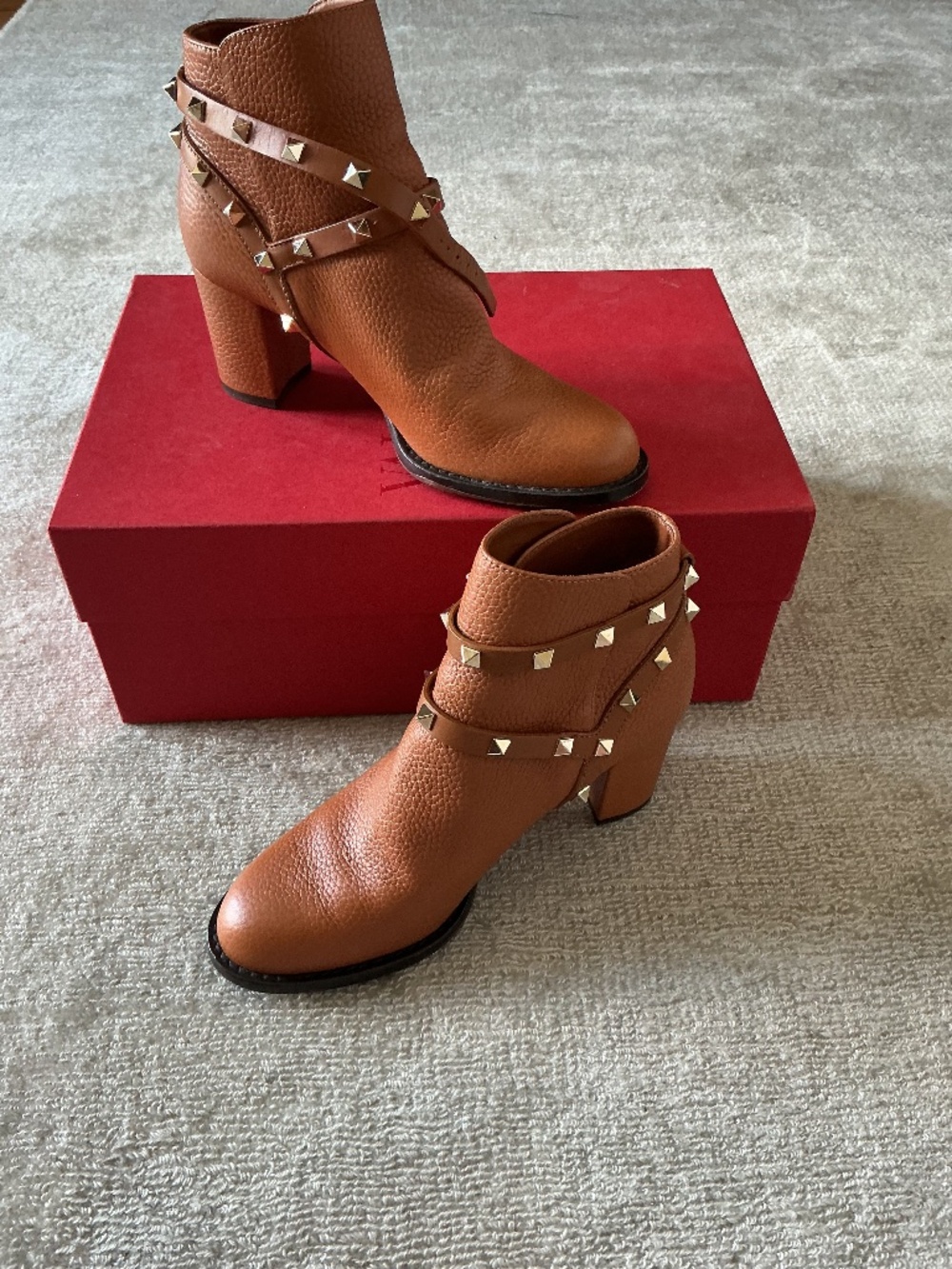 VALENTINO GARAVANI Rockstud Cognac Tobacco Pebbled Leather Boots size 36.5/6.5